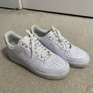 Like New! Nike white Air Force ones women’s size 9
